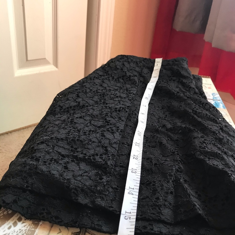 Black a line skirt flower like print